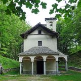 Die im Wald gelegene Kapelle aus dem späten 15. Jahrhundert: Madonna della Segna