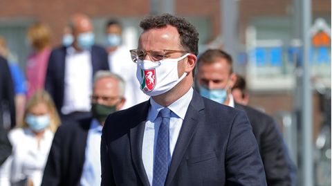Bundesgesundheitsminister Jens Spahn (CDU) mit Mund-Nase-Schutz (Archivbild)