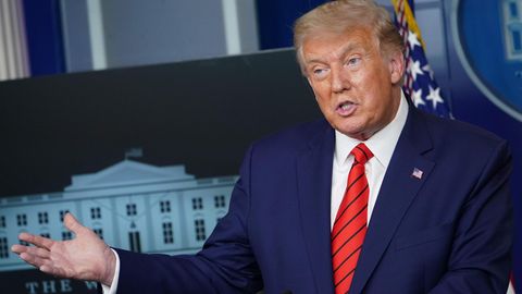 Donald Trump während einer Pk im Weißen Haus