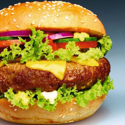 Zwei Burger. Einer mit, einer ohne Fleisch