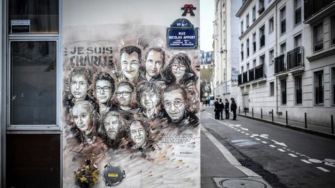 Zeichnung der Opfer des Anschlags aif "Charlie Hebdo" an einer Häuserwand