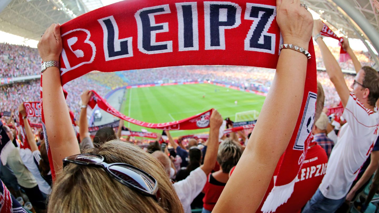 Ganz so voll wie auf diesem Bild wird das Leipziger Zentralstadion nach Rückkehr der Fans nicht gefüllt sein