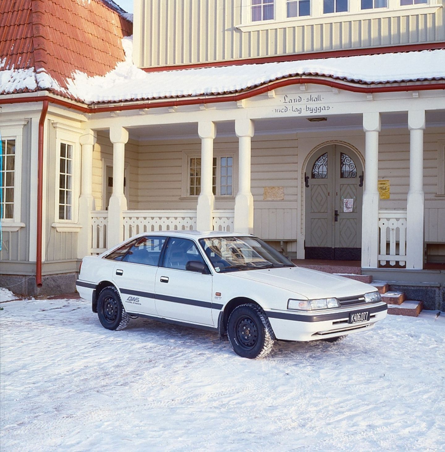 Der Mazda 626 4WS hatte bereits eine Hinterachslenkung