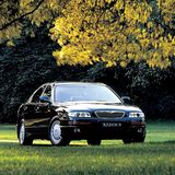 Der Motor des Mazda Xedos 9 1995 operiert im Miller Zyklus