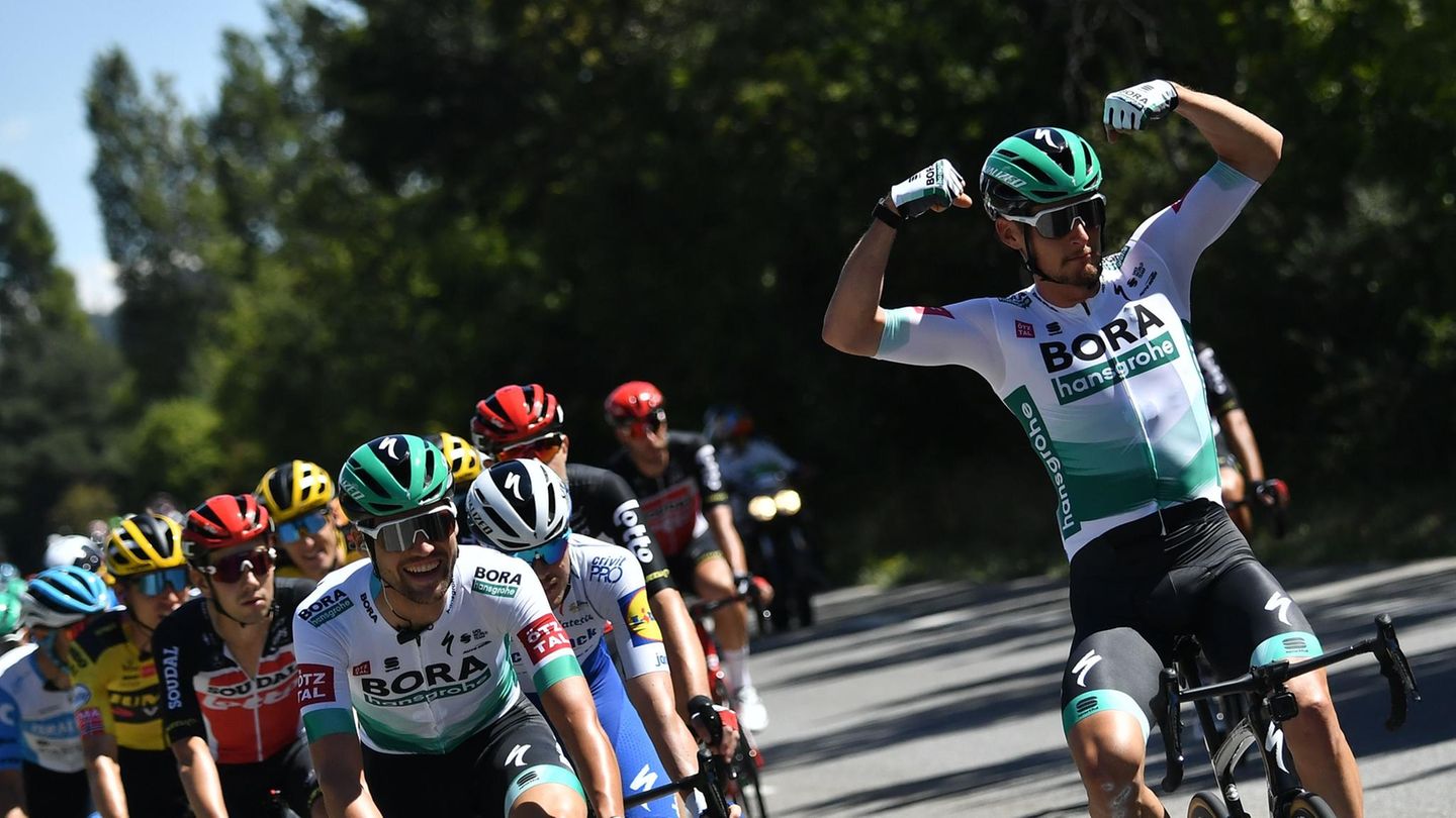 Tour de France 2020: Lukas Pöstlberger lässt auf dem Rad aus Spaß die Muskeln spielen