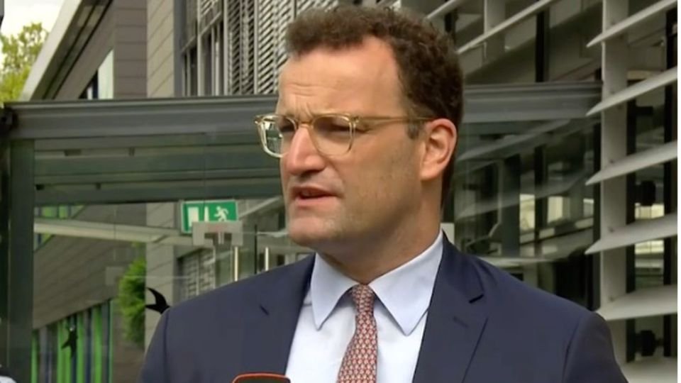 Jens Spahn sagt, heute würde Lockdown weniger drastisch ausfallen Jens Spahn sagt, heute würde Lockdown weniger drastisch ausfallen