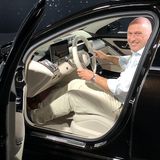 Zwei Monitore dominieren den Innenraum der S Klasse