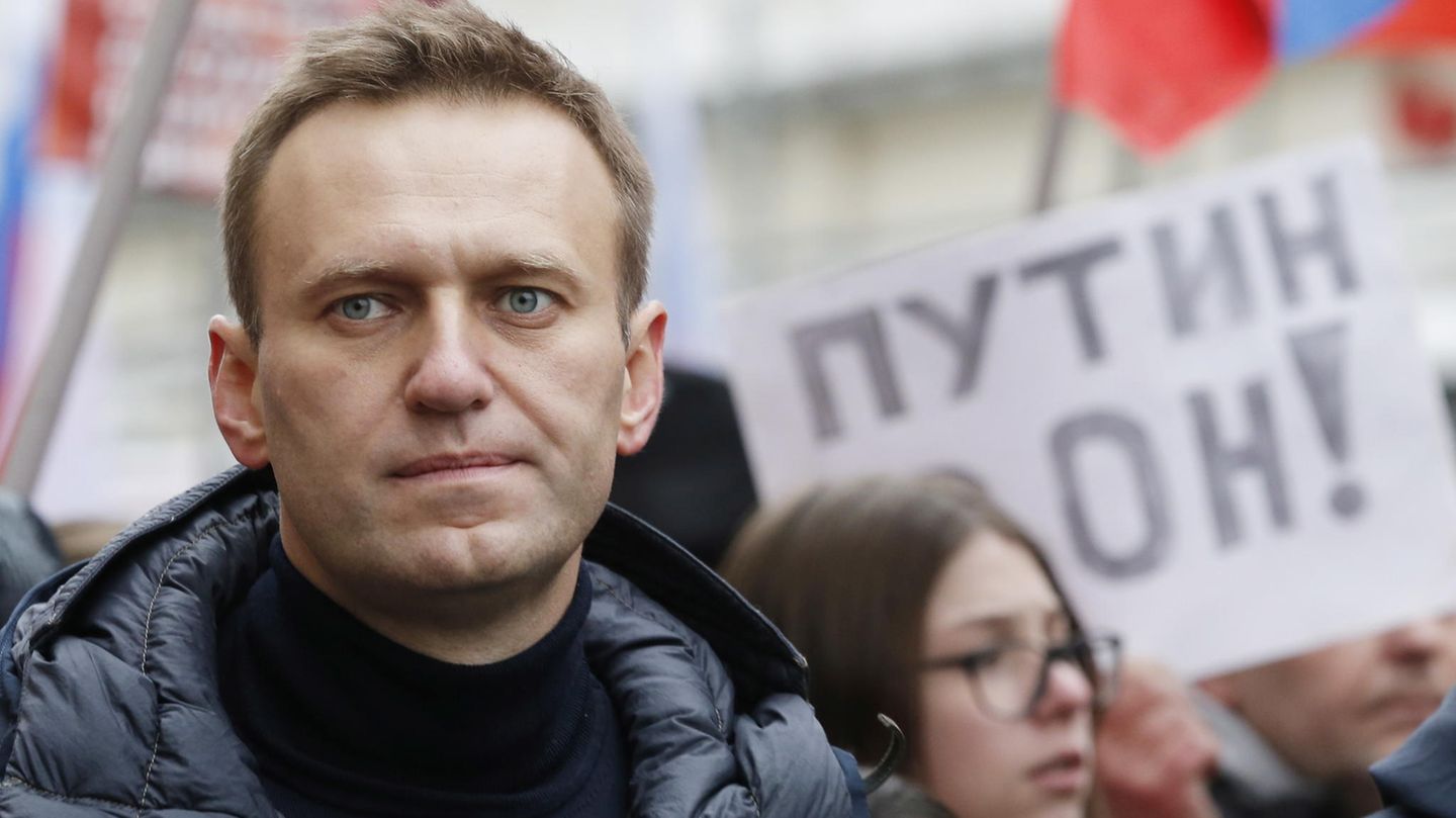 Alexej Nawalny mit dem chemischen Nervenkampfstoff Nowitschok vergiftet worden