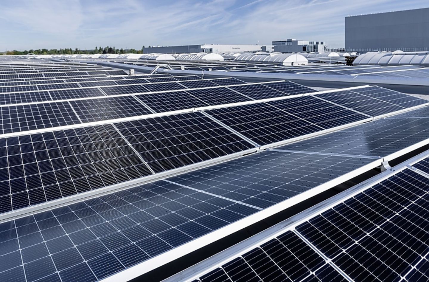 Auf dem Dach befindet sich Fotovoltaik, die für 30 Prozent der Energie sorgen soll