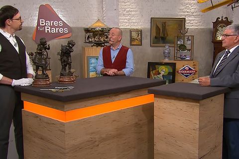 Bares für Rares: Colmar Schulte-Goltz spricht mit Horst Lichter und Verkäufer Müller