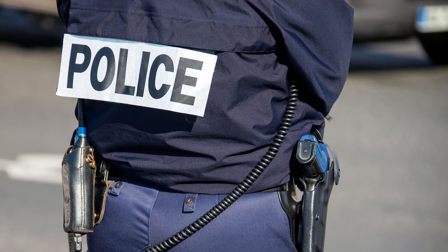Polizist in Paris