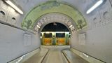 Der schönsten Tunnel der Welt  Das behaupten zumindest die Hamburger: Der Alte Elbtunnel, der seit 1911 St. Pauli mit dem Hafengebiet in Steinwerder verbindet. Die 426,5 Meter können zu Fuß oder mit dem Fahrrad bewältigt werden, in die Tiefe geht es mit einem Fahrstuhl. Autos können theoretisch mit hydraulisch betriebenen Fahrkörben in die Tiefe gebracht werden, aber der Autoverkehr ist bis auf weiteres ausgesetzt. Zum 100-jährigen Bestehen wurde der Tunnel mit dem Titel "Historisches Wahrzeichen der Ingenieurbaukunst in Deutschland" ausgezeichnet.