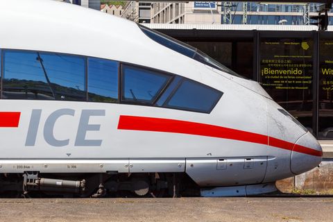 Für junge Leute soll Bahnfahren güsntiger werden. Mit dewr Bahncard kann der Preis durch das Angebot "Super Sparpreis Young" sogar noch weiter auf 9,70 Euro gedrückt werden