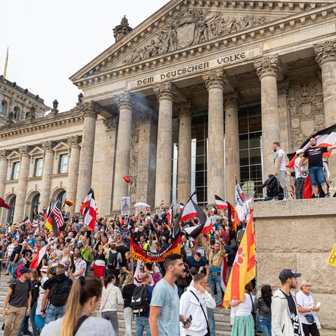 Verfassungsschutz-Erkenntnisse: Rechtsextremisten gaben bei mehr als 90 Corona-Kundgebungen den Ton an