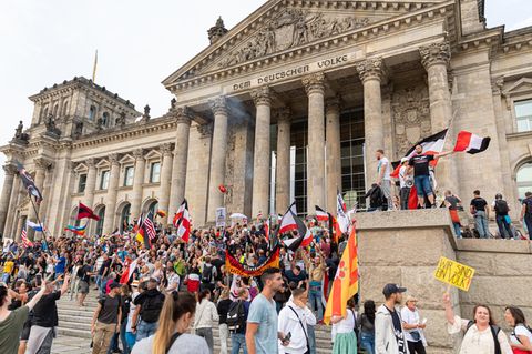 Verfassungsschutz-Erkenntnisse: Rechtsextremisten gaben bei mehr als 90 Corona-Kundgebungen den Ton an