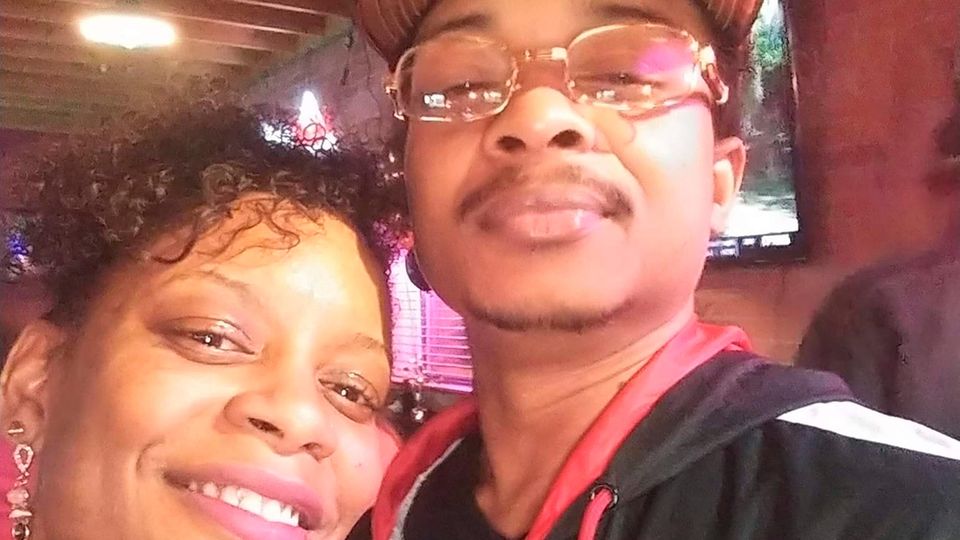 Kenosha, Wisconsin: Adria-Joi Watkins macht zusammen mit ihrem Vetter zweiten Grades Jacob Blake ein Foto Adria-Joi Watkins macht zusammen mit ihrem Vetter zweiten Grades Jacob Blake ein Foto