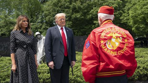 Donald und Melania Trump treffen auf Kriegsveteranen