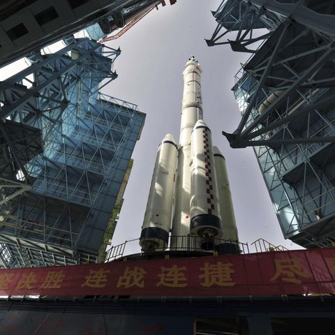 Mit einer Rakete vom Typ Langer Marsch 2F wurde die Roboterfähre ins All gebracht.