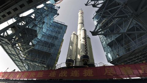 Mit einer Rakete vom Typ Langer Marsch 2F wurde die Roboterfähre ins All gebracht.