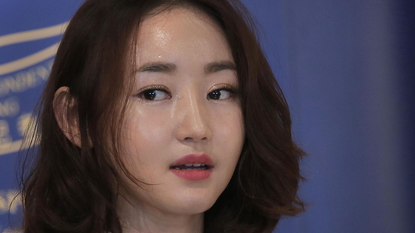 Die aus Nordkorea geflohene Yeonmi Park spricht in ein Mikrofon