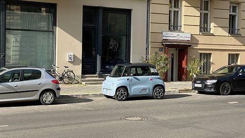 Mit nur 2,41 Metern Länge passt der Ami auch in deutlich kleinere Parklücken