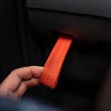 Auf Schlaufenzug öffnet sich die Tür