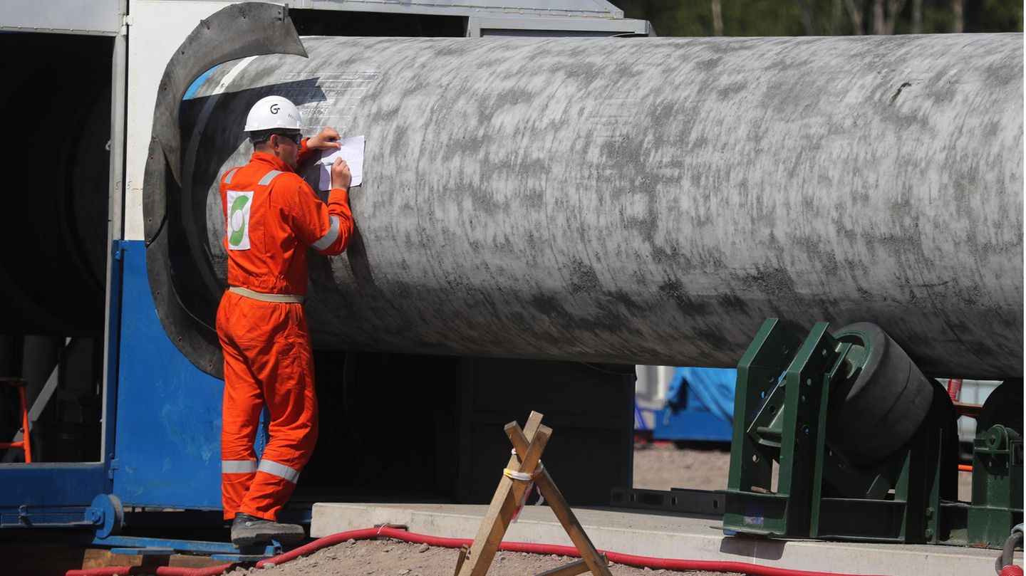 Wirtschaftsbeziehungen: Das Dilemma der Kanzlerin: So abhängig sind wir von russischem Öl und Gas Wirtschaftsbeziehungen: Das Dilemma der Kanzlerin: So abhängig sind wir von russischem Öl und Gas