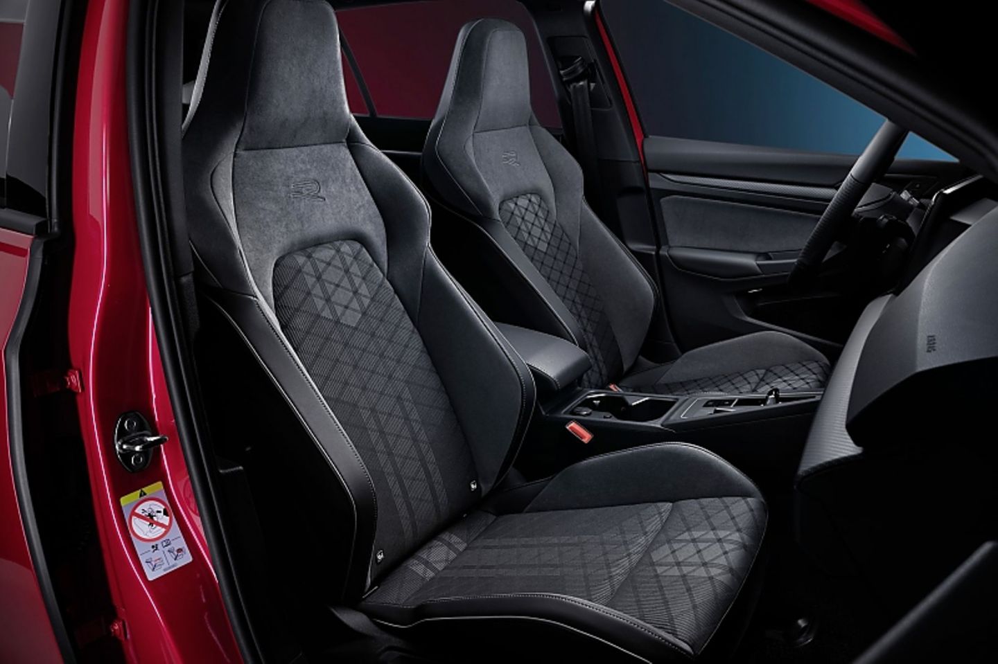 Durch die serienmäßig ist die Car2X-Fähigkeit kann sich der Golf 8 Variant mit der Umwelt austauschen