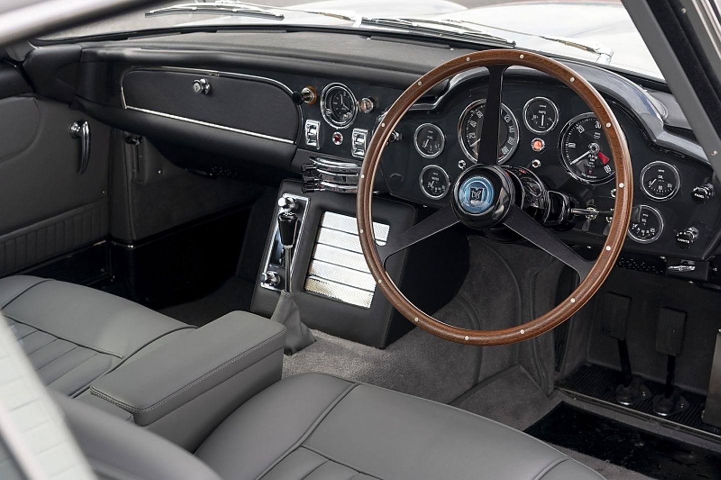 Aston Martin DB5 Goldfinger Continuation Car