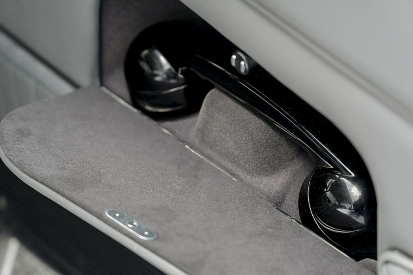 Das Telefon befindet sich in der Fahrertür
