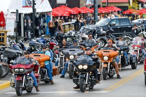 Worst-Case-Szenario eines Superspreader-Events: Motorradfahrer Anfang August auf der Sturgis Motorcycle Rally