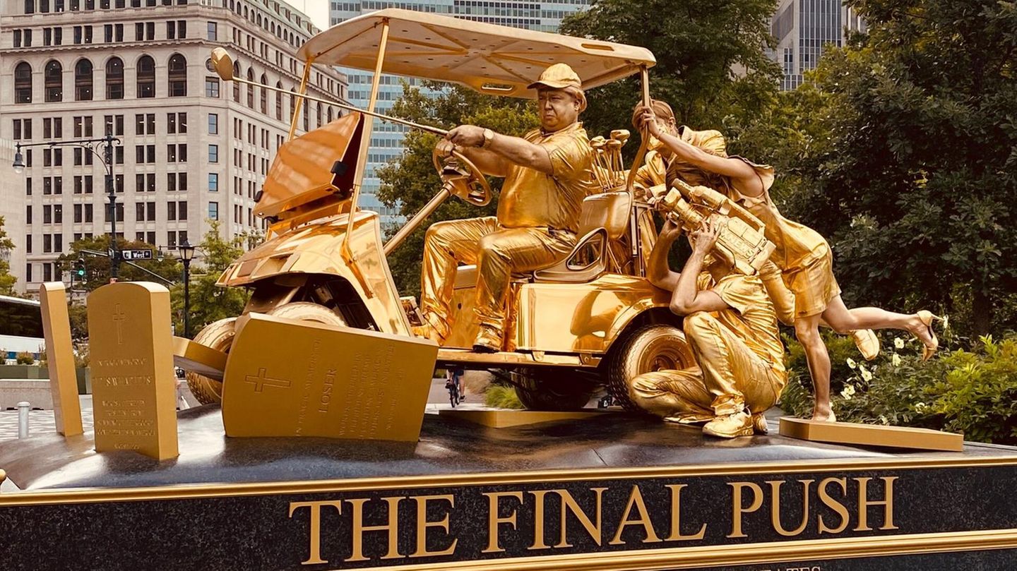 news-im-video-goldene-statue-von-trump-in-new-york-aufgestellt-stern-de