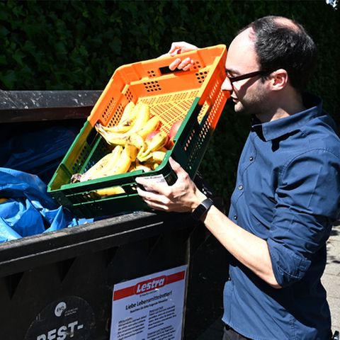 Containern, das Retten von Lebensmitteln, ist in Deutschland strafbar