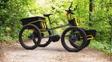 Es ist kaum länger als ein 28er-Rad, aber deutlich breiter.