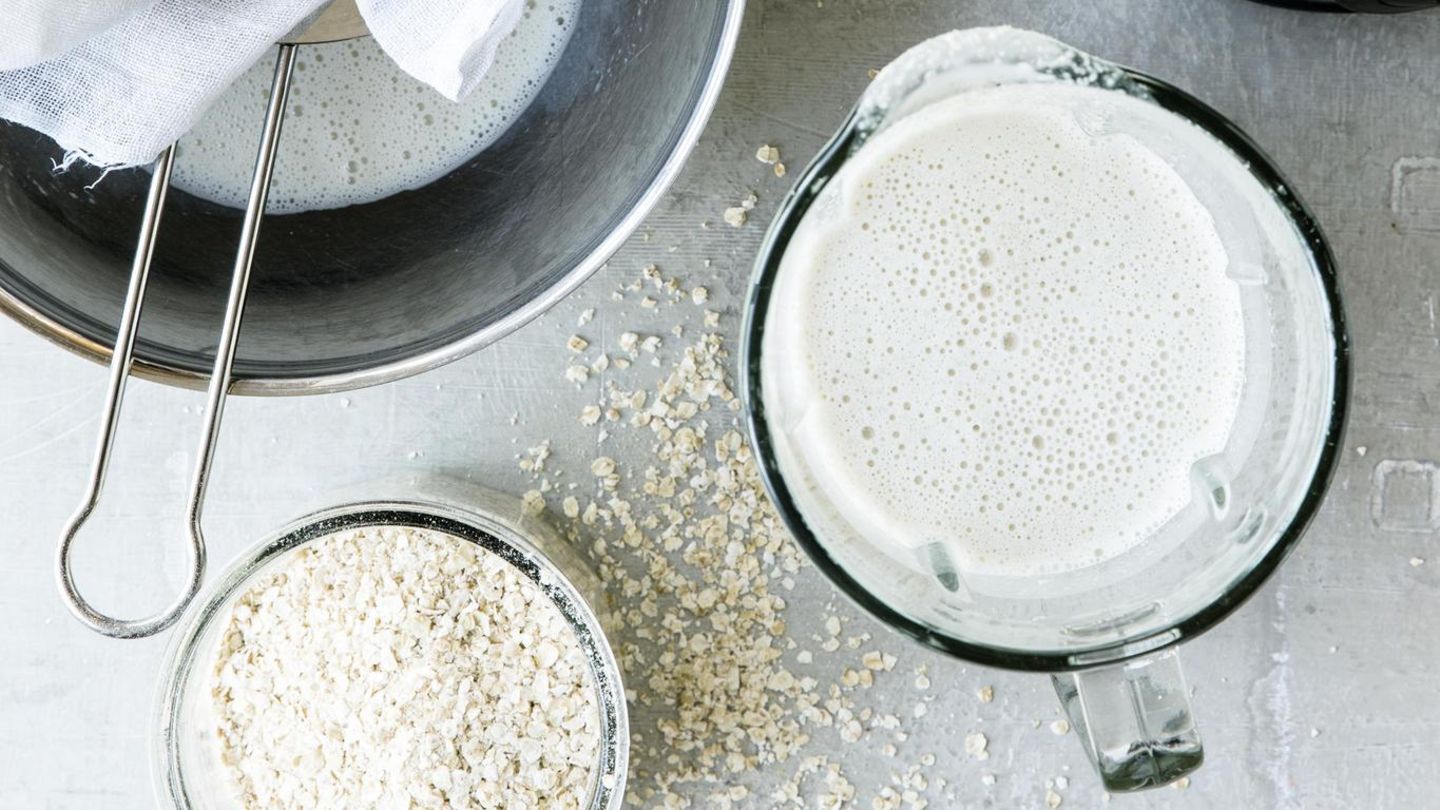 Food-Fotoproduktion vom 27/28:8. für Kolumne Bert Gamerschlag - stern kolumne gamerschlag hafermilch+pfannenmüsli Hafermilch