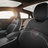 Ein großes Panoramadach sorgt im Lucid Motors Air fast für Cabrio-Feeling