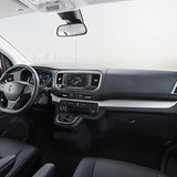 Großzügiges Cockpit, wenig Ablagen