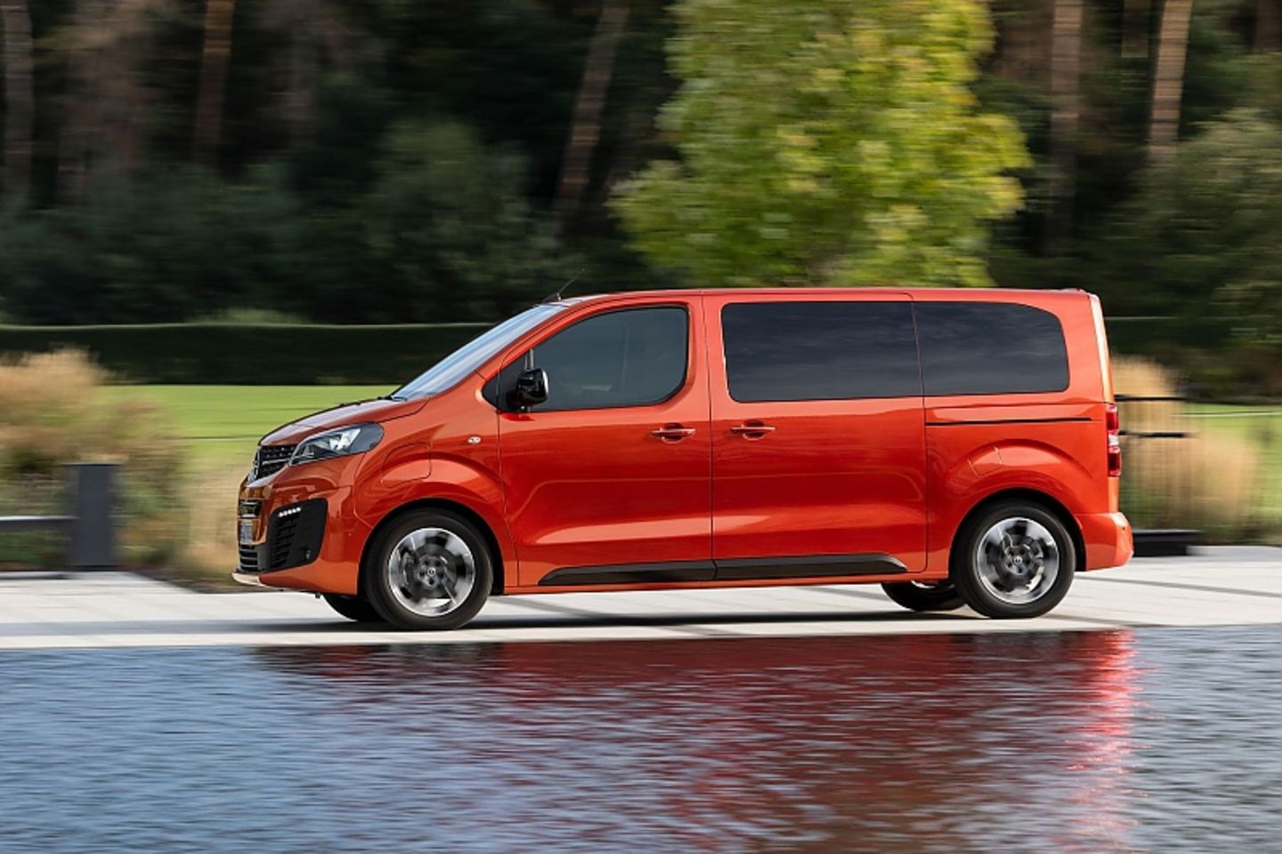 In der Konfiguration M ist der Opel Zafira-e Life 4,96 Meter lang