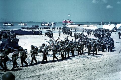 Vor 80 Jahren : Die Alliierten stürmen die Strände – und Hitler schläft: So lief der D-Day in der Normandie ab