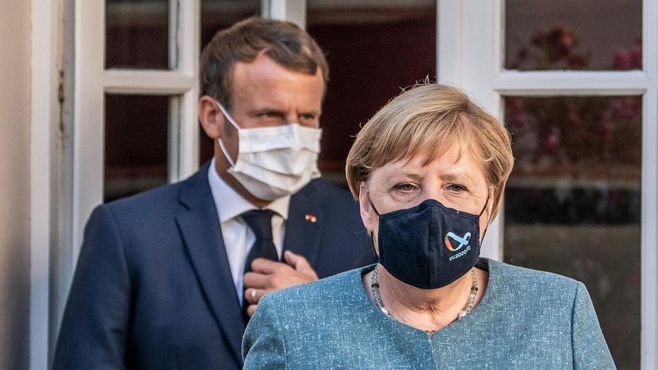 Bundeskanzlerin Angela Merkel (CDU, r.) und Frankreichs Präsident Emmanuel Macron