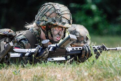 Weibliche Bundeswehrdienstgrade durch Verteidigungsministerium geplant