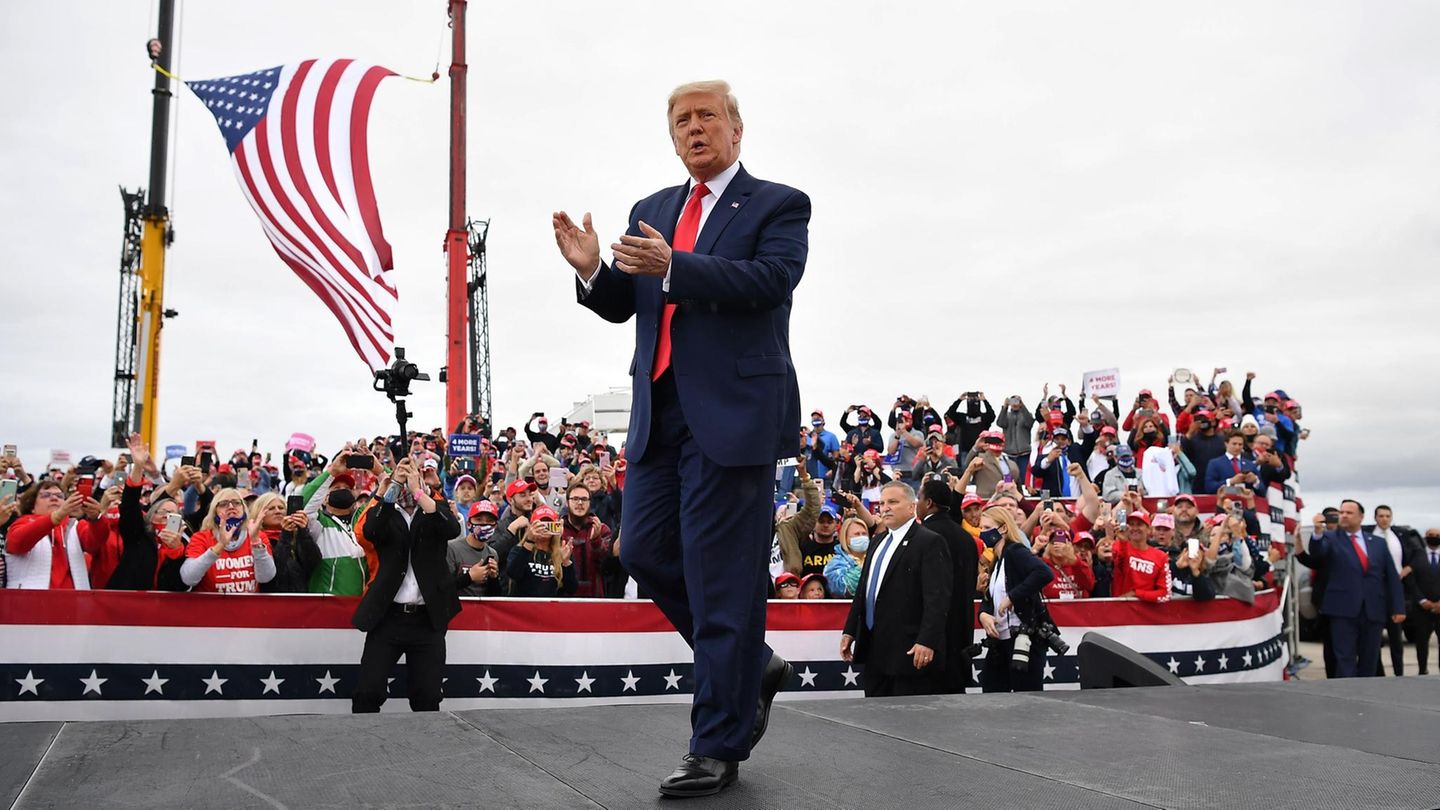 US-Präsident Donald Trump auf dem MBS International Airport in Freeland, Michigan