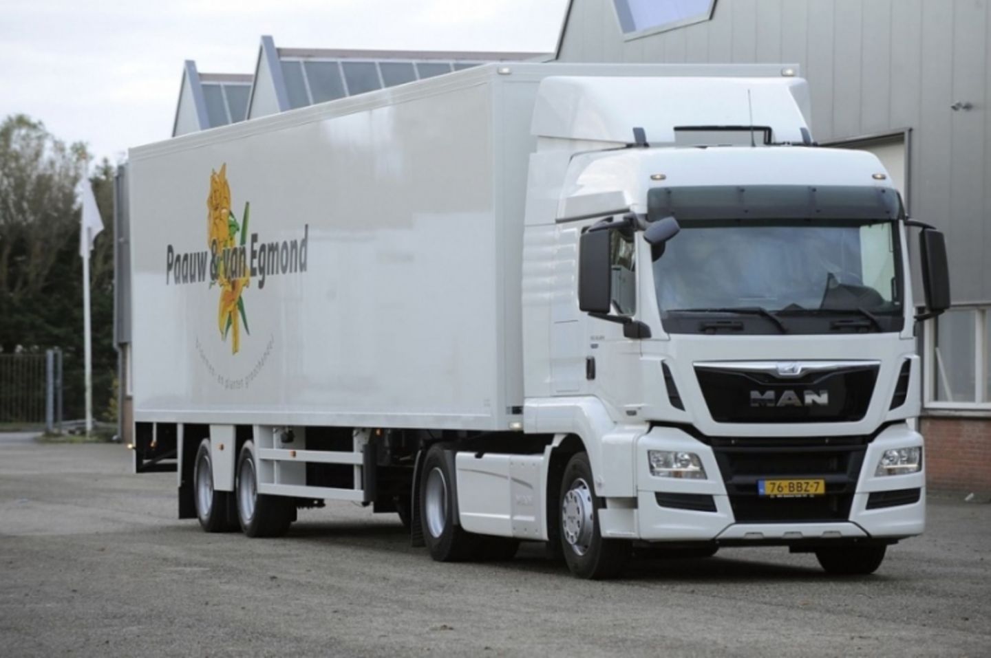 Der Lkw Fahrer muss jederzeit hochkonzentriert sein