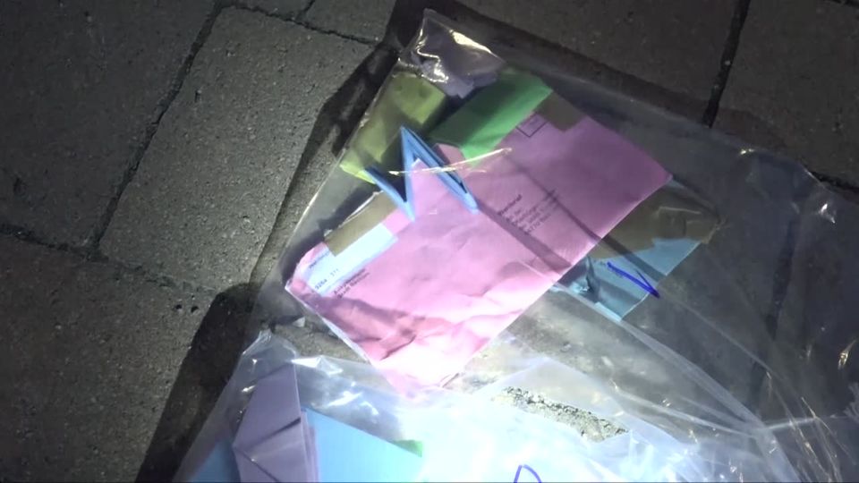 NRW: Ungewöhnlich gefaltete Stimmzettel lösen Großalarm aus NRW: Ungewöhnlich gefaltete Stimmzettel lösen Großalarm aus