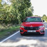 Nach 7,3 Sekunden erreicht der Skoda Octavia Combi RS iV 100 km/h