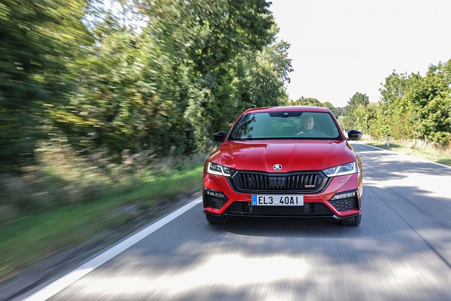 Nach 7,3 Sekunden erreicht der Skoda Octavia Combi RS iV 100 km/h