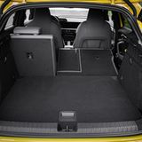 Der Kofferraumvolumen wächst von 325 Litern auf 1.145 Litern, sobald die Lehnen der Rückbank umgelegt sind