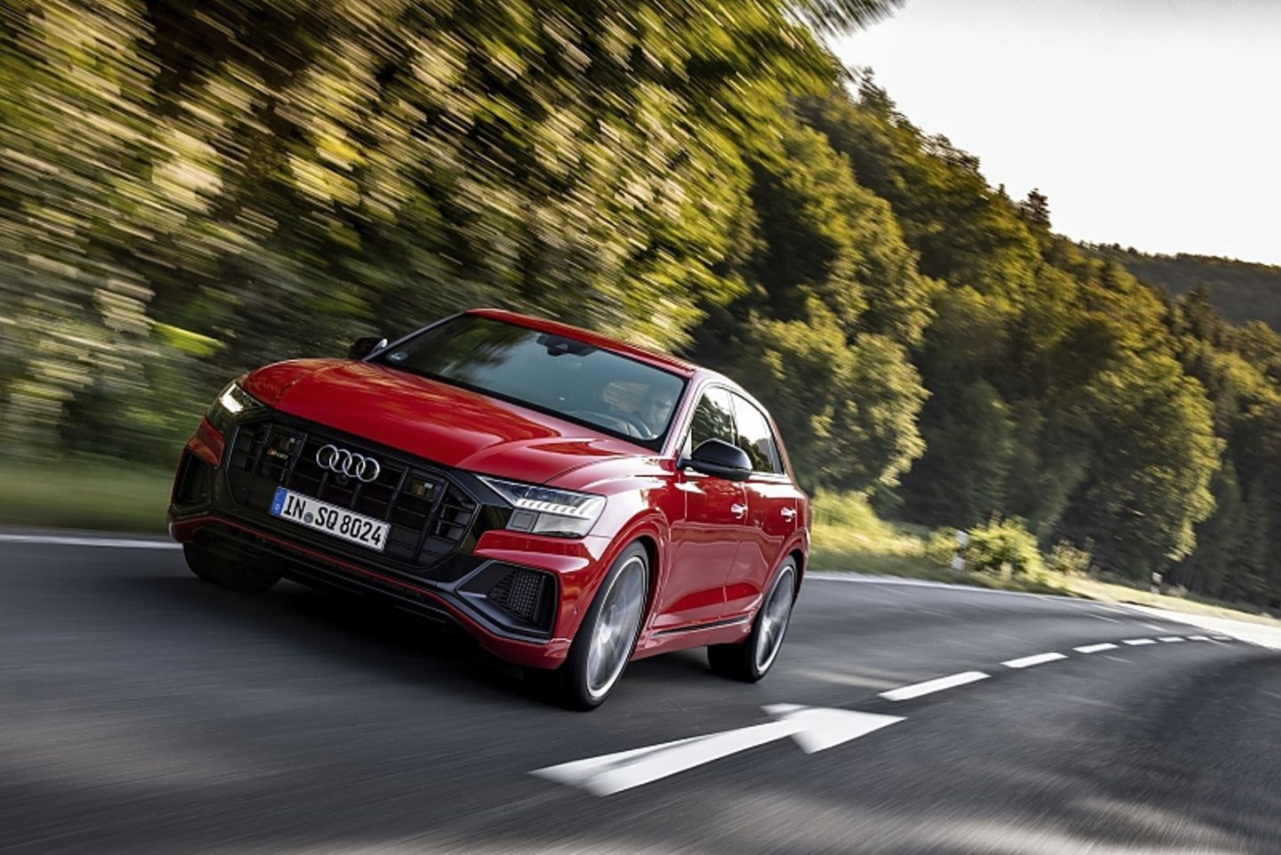 Die Achtgangautomatik passt zum geschmeidigen Auftritt des leistungsstarken Audi-SUV