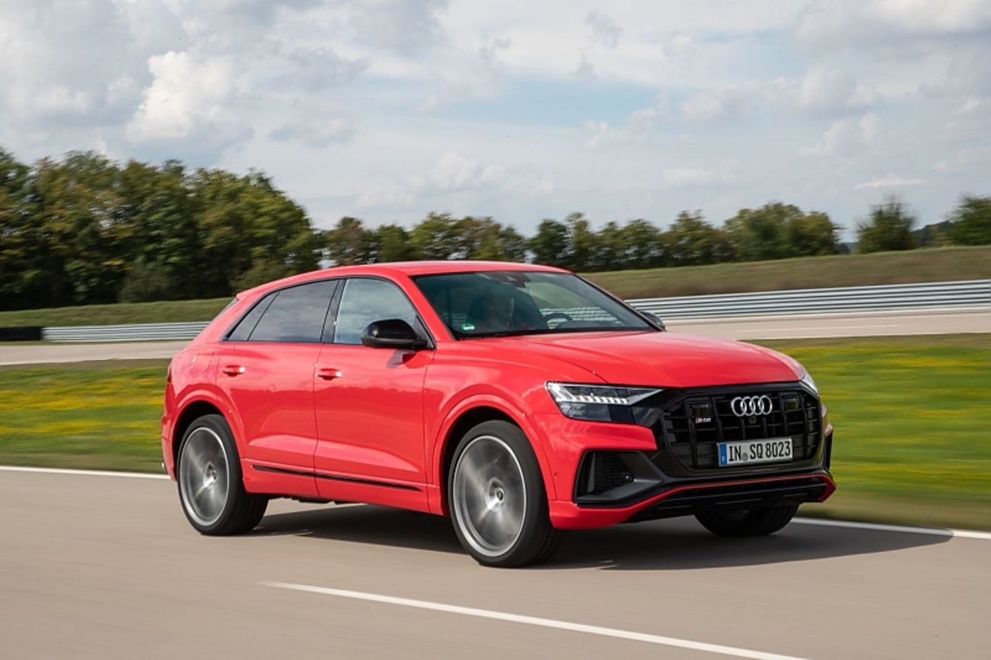 Egal in welchem Fahrmodus - das Kurvenräubern mit dem Audi SQ8 TFSI macht Spaß