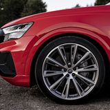 Der Audi SQ8 TFSI rollt auf bis zu 23 Zoll großen Rädern